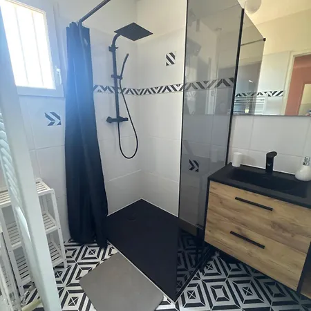 Avec Piscine بيت للعطل فيلنوف ليه ماجولون