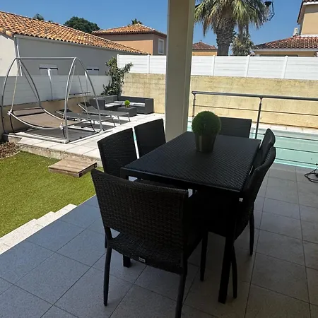 Avec Piscine بيت للعطل فيلنوف ليه ماجولون