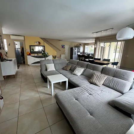 Avec Piscine بيت للعطل *